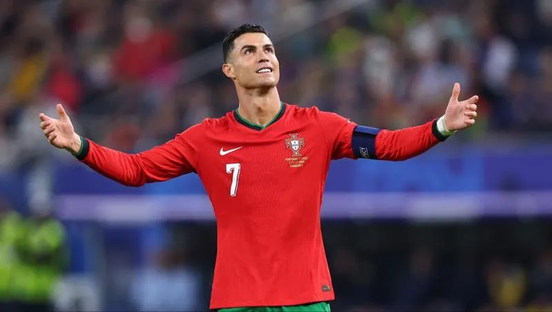 Ile Cristiano Ronaldo zarabia miesięcznie? Poznaj jego niewiarygodne dochody!