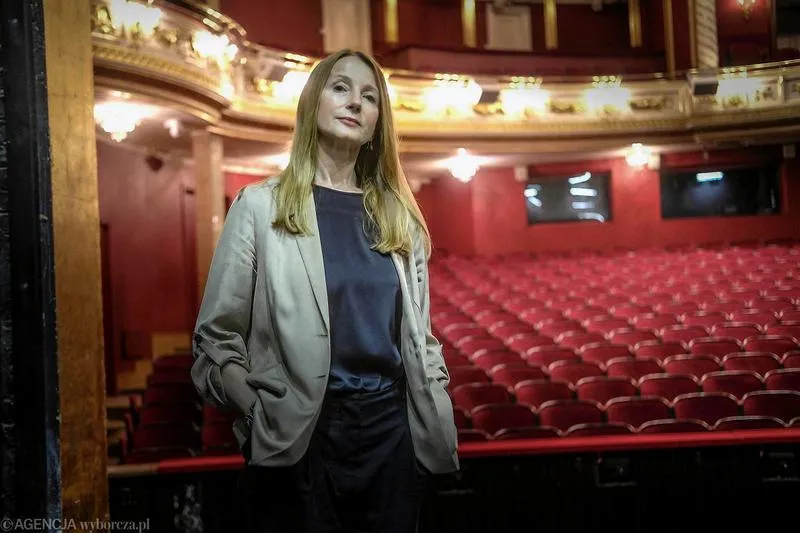 Ile zarabia dyrektor teatru? Odkrywamy tajemnice wynagrodzeń w artsytce scenicznej