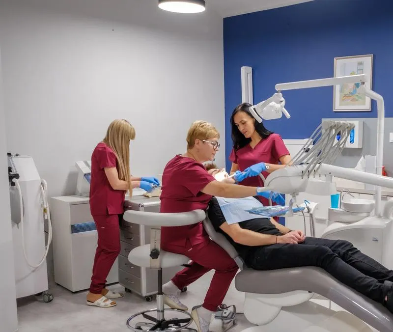 Porównanie zarobków dentystów w regionach Polski